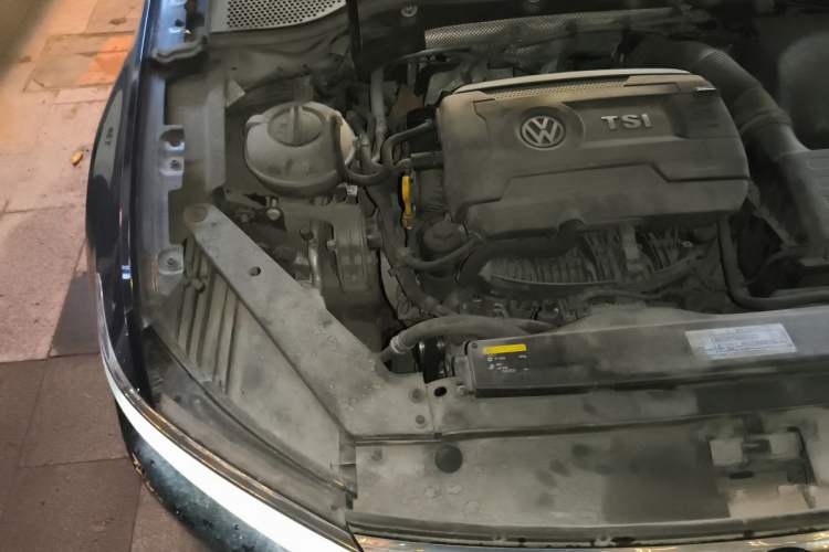 Used Volkswagen Magotan 2017 330TSI DSG Luxury Model Engine Bay Right