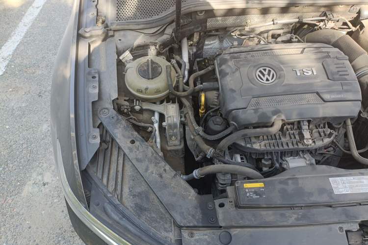 Used Volkswagen Magotan 2017 380TSI DSG Luxury Model Engine Bay Right