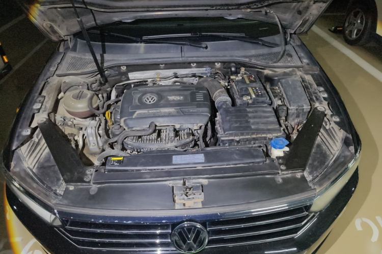 Used Volkswagen Magotan 2017 330TSI DSG Luxury Model Engine Bay