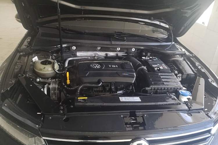 Used Volkswagen Magotan 2017 330TSI DSG Leading Model Engine Bay