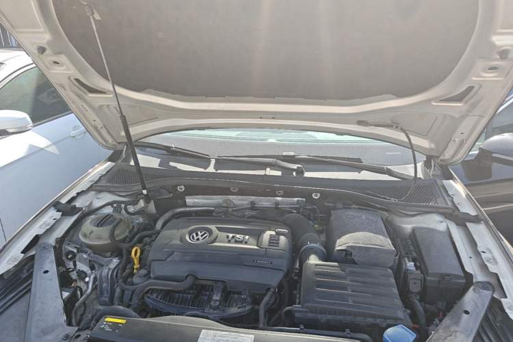Used Volkswagen Magotan 2017 330TSI DSG Luxury Model Engine Bay