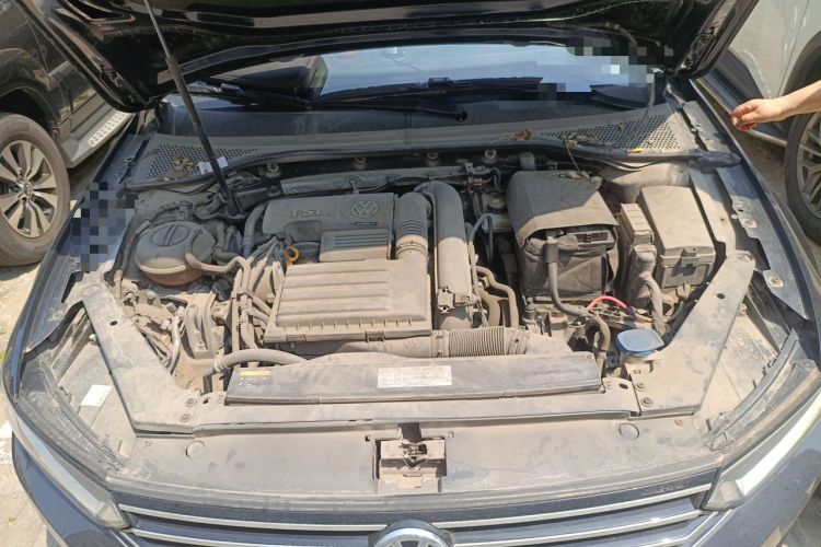 Used Volkswagen Magotan 2017 280TSI DSG Comfort Model Engine Bay