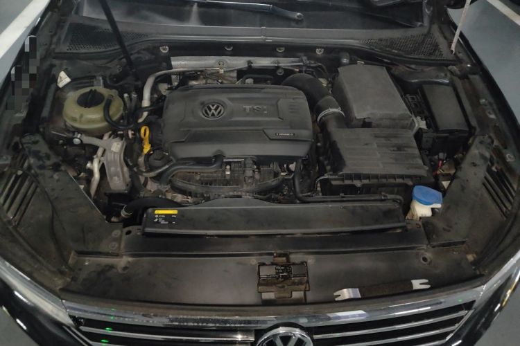 Used Volkswagen Magotan 2017 330TSI DSG Luxury Model Engine Bay