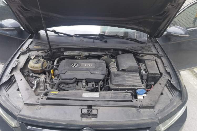 Used Volkswagen Magotan 2017 330TSI DSG Leading Model Engine Bay