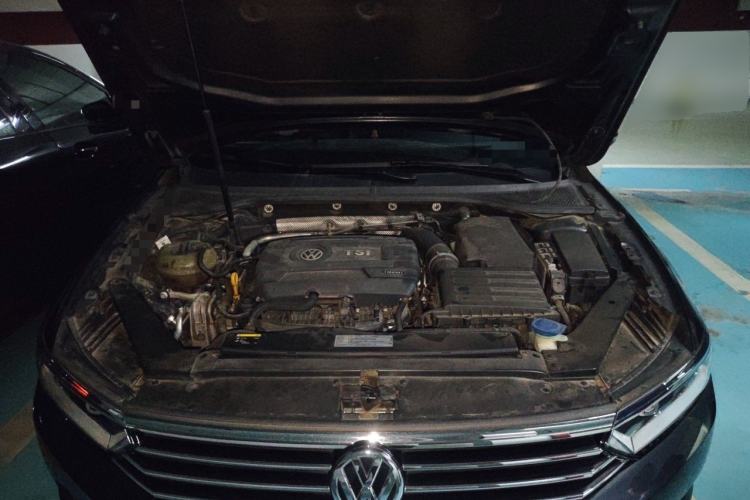 Used Volkswagen Magotan 2017 330TSI DSG Luxury Model Engine Bay