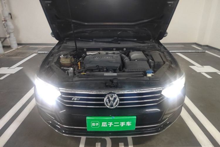 Used Volkswagen Magotan 2017 330TSI DSG Luxury Model Engine Bay