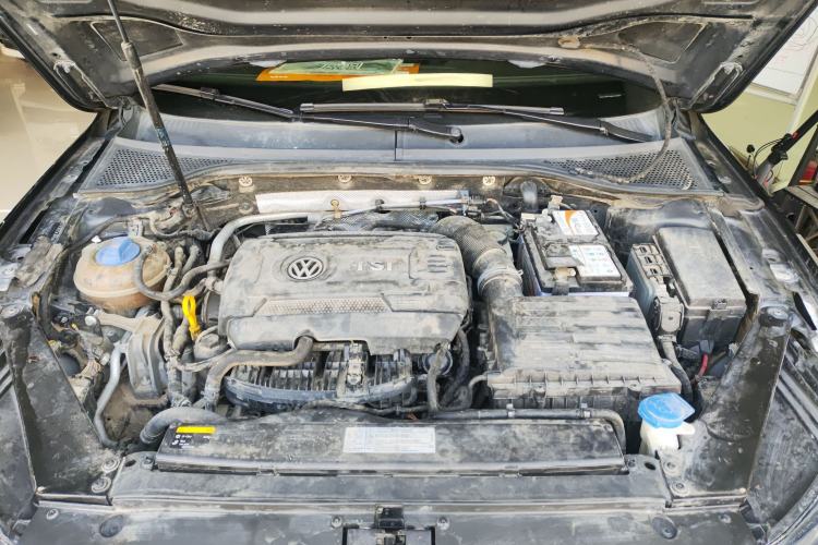 Used Volkswagen Magotan 2017 330TSI DSG Luxury Model Engine Bay