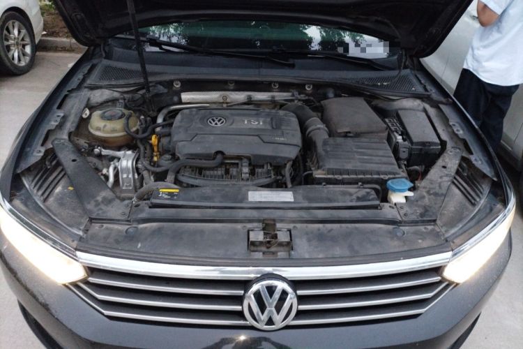 Used Volkswagen Magotan 2017 330TSI DSG Luxury Model Engine Bay