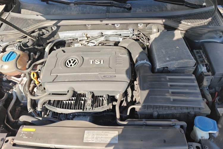 Used Volkswagen Magotan 2017 330TSI DSG Luxury Model Engine Bay