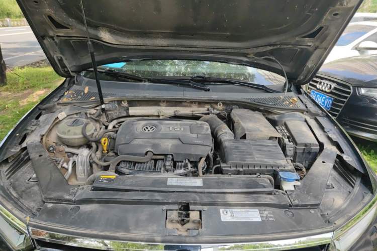 Used Volkswagen Magotan 2017 330TSI DSG Luxury Model Engine Bay