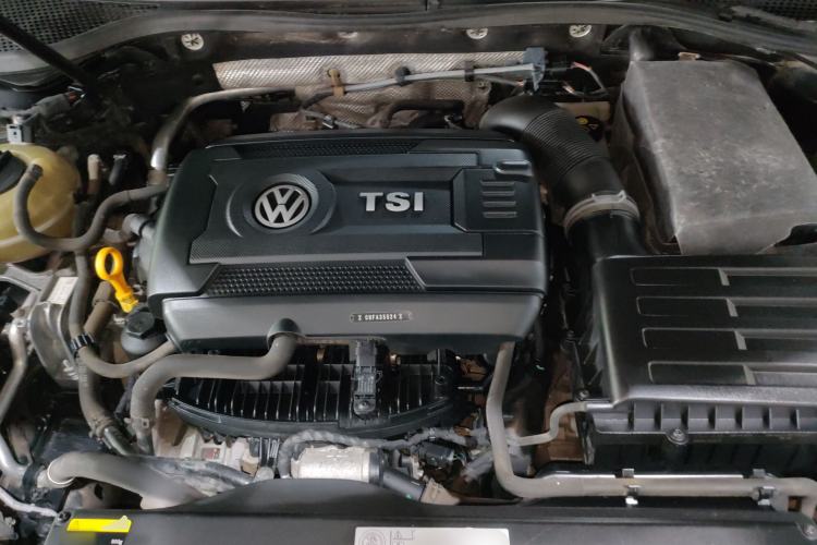 Used Volkswagen Magotan 2017 330TSI DSG Luxury Model Engine Bay