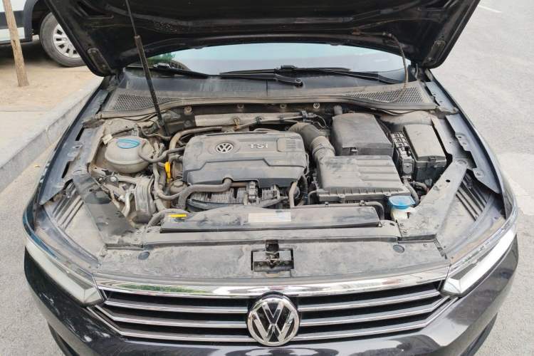 Used Volkswagen Magotan 2017 330TSI DSG Luxury Model Engine Bay