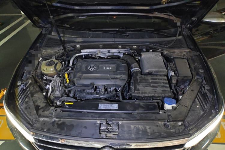 Used Volkswagen Magotan 2017 330TSI DSG Luxury Model Engine Bay