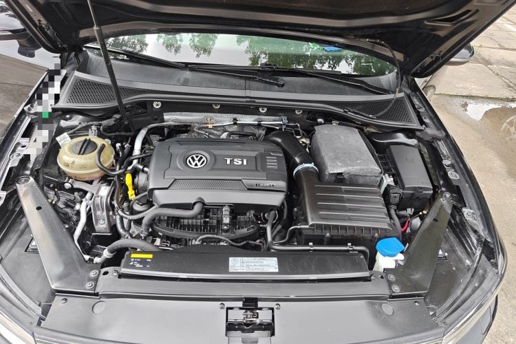 Used Volkswagen Magotan 2017 330TSI DSG Luxury Model Engine Bay