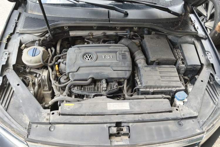 Used Volkswagen Magotan 2017 330TSI DSG Luxury Model Engine Bay