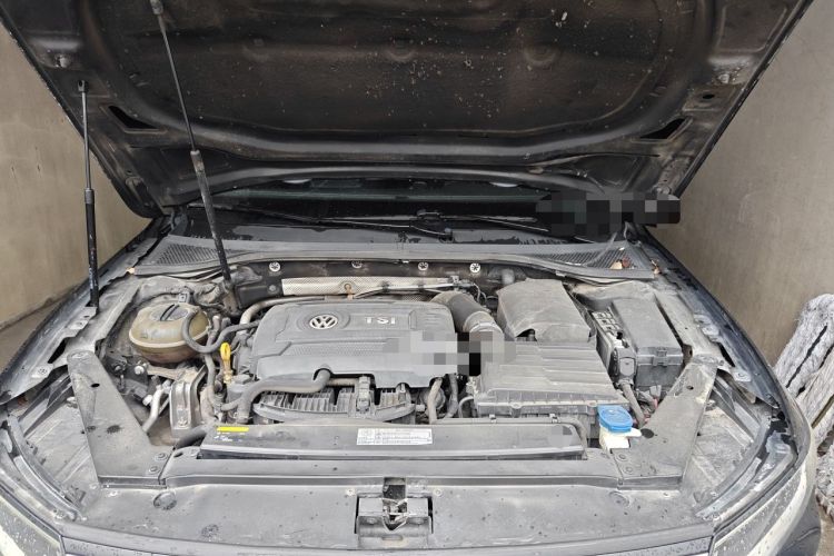 Used Volkswagen Magotan 2017 330TSI DSG Leading Model Engine Bay