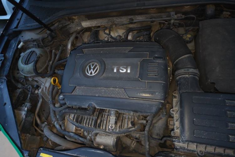 Used Volkswagen Magotan 2017 330TSI DSG Luxury Model Engine Bay