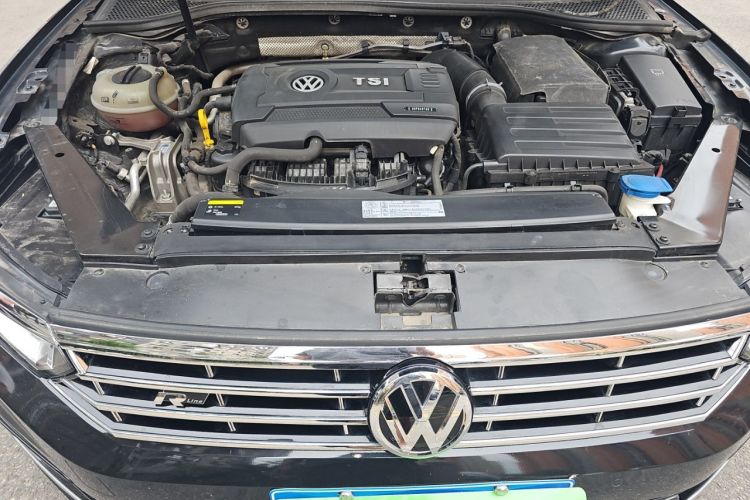 Used Volkswagen Magotan 2017 330TSI DSG Luxury Model Engine Bay