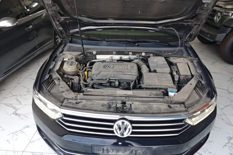 Used Volkswagen Magotan 2017 330TSI DSG Luxury Model Engine Bay