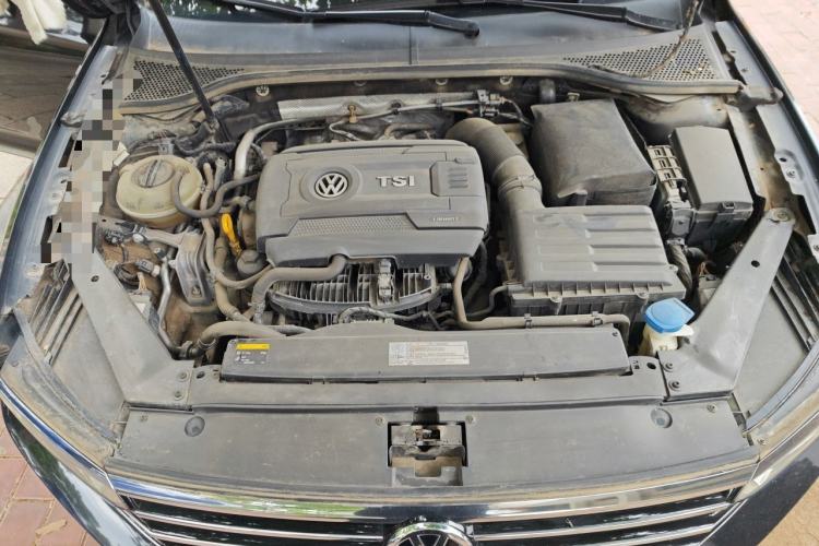 Used Volkswagen Magotan 2017 330TSI DSG Luxury Model Engine Bay