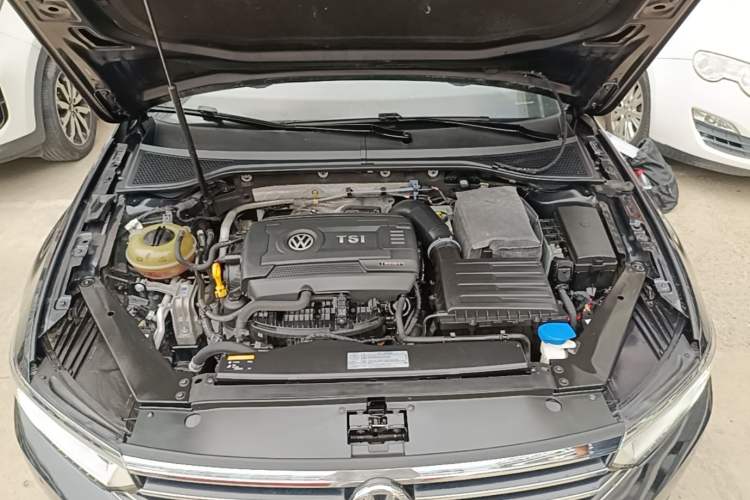 Used Volkswagen Magotan 2017 330TSI DSG Luxury Model Engine Bay