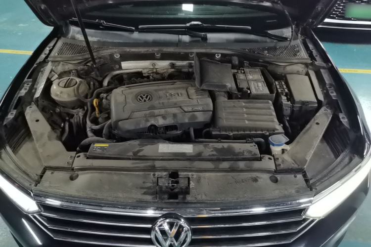 Used Volkswagen Magotan 2017 330TSI DSG Luxury Model Engine Bay