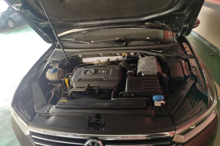 Used Volkswagen Magotan 2017 330TSI DSG Luxury Model Engine Bay
