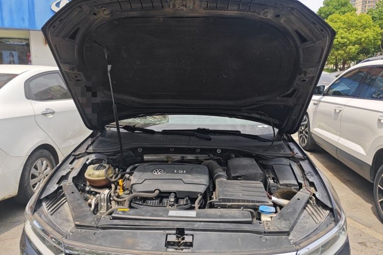 Used Volkswagen Magotan 2017 330TSI DSG Luxury Model Engine Bay