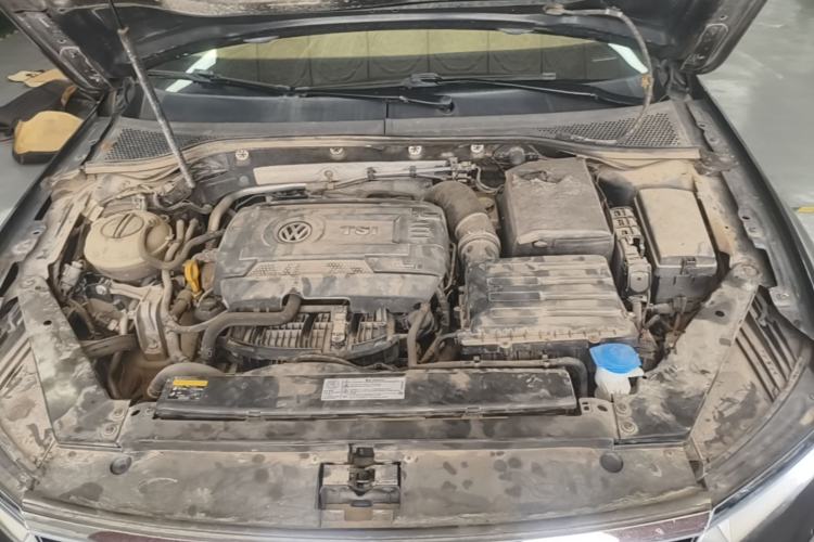 Used Volkswagen Magotan 2017 330TSI DSG Leading Model Engine Bay