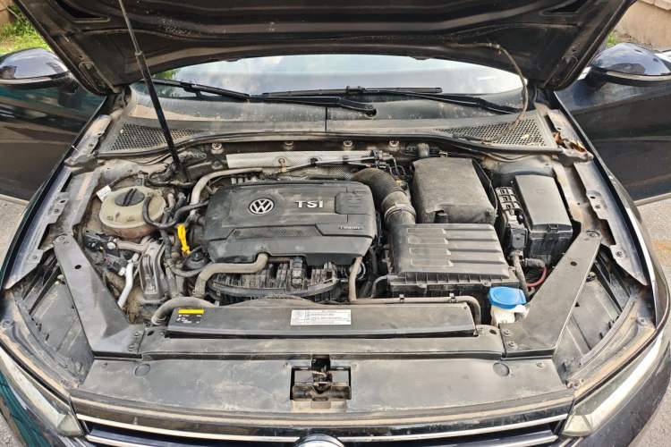 Used Volkswagen Magotan 2017 330TSI DSG Leading Model Engine Bay