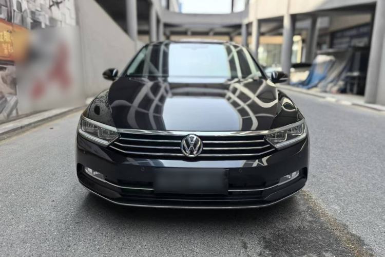 Used Volkswagen Magotan 2017 330TSI DSG Luxury Model Exterior 1