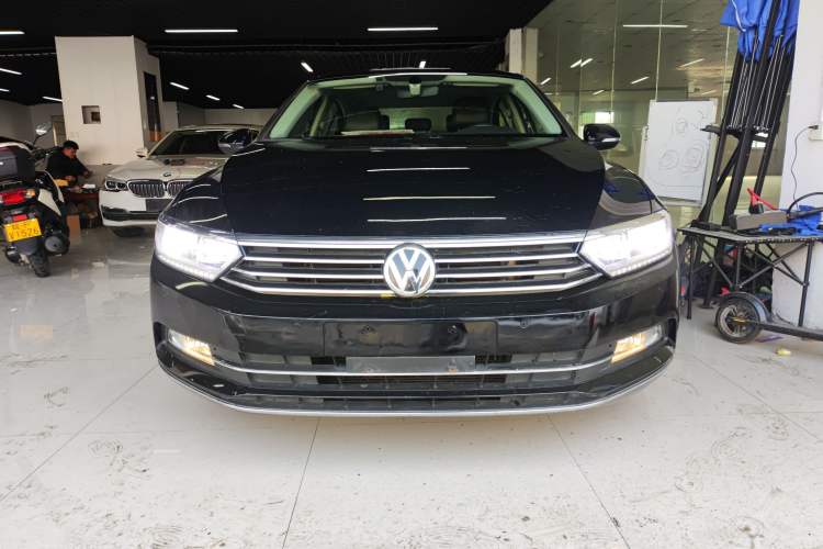 Used Volkswagen Magotan 2017 330TSI DSG Luxury Model Exterior 1