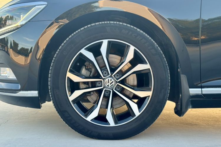 Used Volkswagen Magotan 2017 330TSI DSG Luxury Model Exterior 12