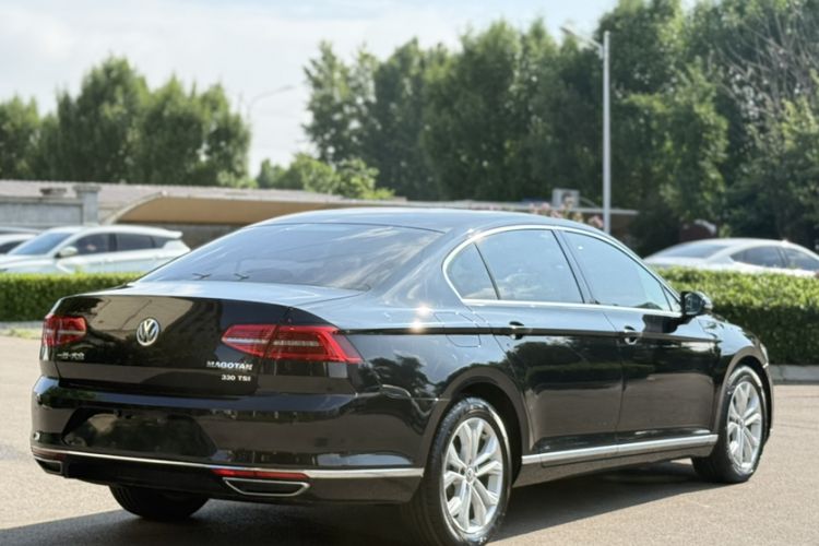 Used Volkswagen Magotan 2017 330TSI DSG Luxury Model Exterior 2