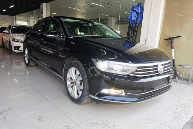 Used Volkswagen Magotan 2017 330TSI DSG Luxury Model Exterior 2