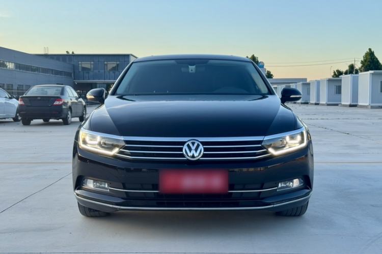 Used Volkswagen Magotan 2017 330TSI DSG Luxury Model Exterior 2