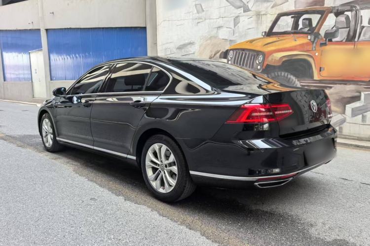 Used Volkswagen Magotan 2017 330TSI DSG Luxury Model Exterior 3