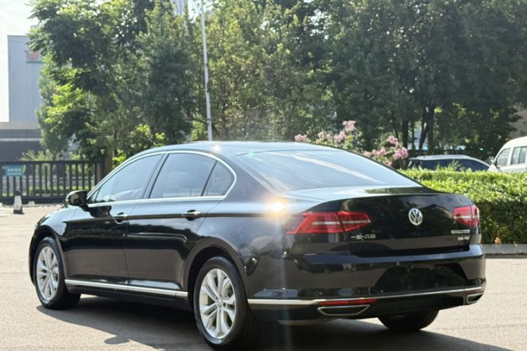 Used Volkswagen Magotan 2017 330TSI DSG Luxury Model Exterior 3