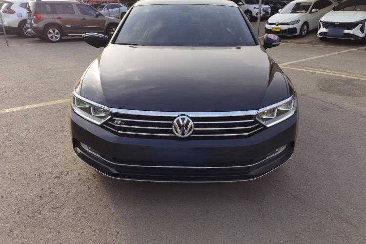 Used Volkswagen Magotan 2017 330TSI DSG Luxury Model Exterior 3