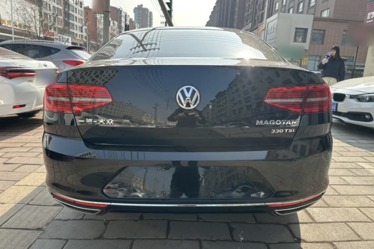 Used Volkswagen Magotan 2017 330TSI DSG Luxury Model Exterior 3