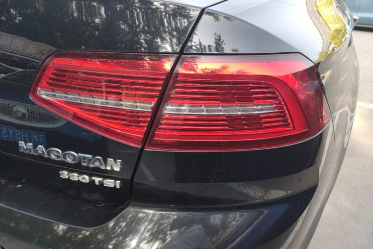Used Volkswagen Magotan 2017 330TSI DSG Comfort Model Exterior 3