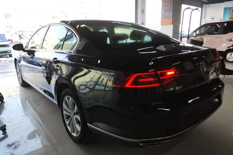 Used Volkswagen Magotan 2017 330TSI DSG Luxury Model Exterior 3