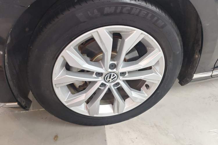 Used Volkswagen Magotan 2017 330TSI DSG Luxury Model Exterior 4