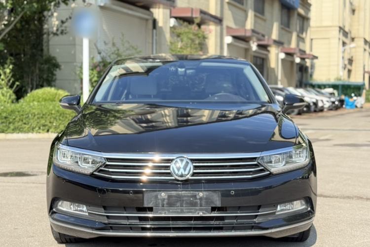 Used Volkswagen Magotan 2017 330TSI DSG Luxury Model Exterior 4