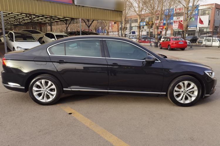 Used Volkswagen Magotan 2017 330TSI DSG Luxury Model Exterior 4