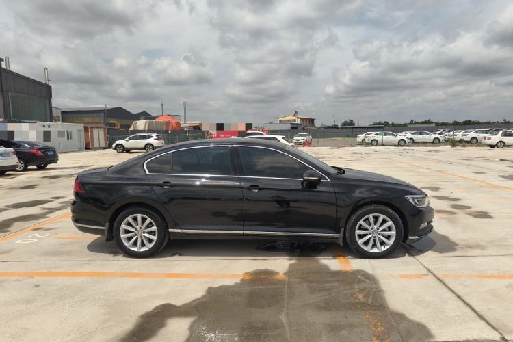 Used Volkswagen Magotan 2017 330TSI DSG Leading Model Exterior 4