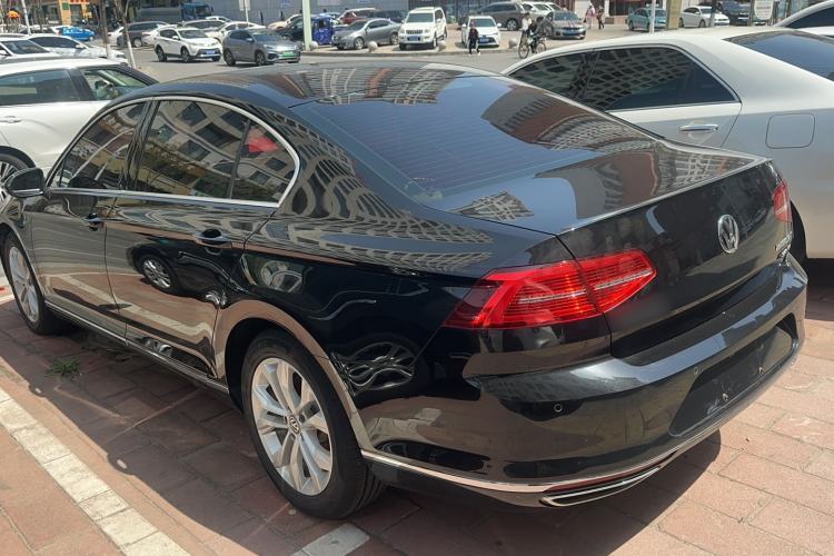 Used Volkswagen Magotan 2017 330TSI DSG Luxury Model Exterior 4