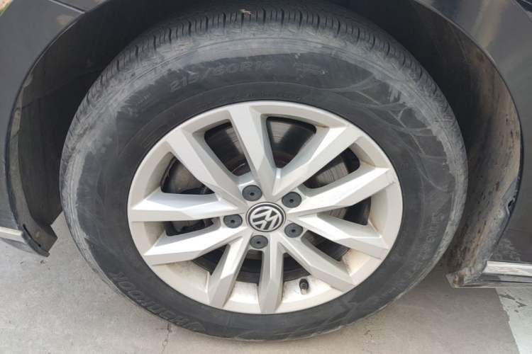 Used Volkswagen Magotan 2017 330TSI DSG Comfort Model Exterior 4