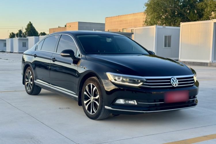 Used Volkswagen Magotan 2017 330TSI DSG Luxury Model Exterior 4