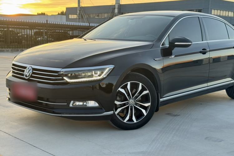 Used Volkswagen Magotan 2017 330TSI DSG Luxury Model Exterior 8
